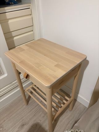 Mesilla de noche de madera Ikea