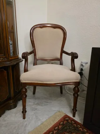 Conjunto mesa, 4 sillas, 2 sillones madera cerezo