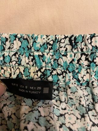 Falda Zara floral multicolor talla S