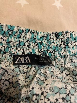 Falda Zara floral multicolor talla S