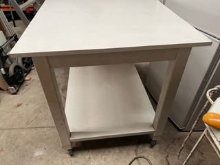 Mesa de trabajo madera con ruedas
