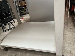 Mesa de trabajo madera con ruedas