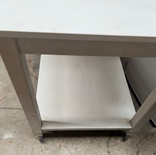 Mesa de trabajo madera con ruedas