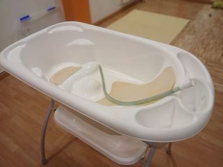 Bañera para bebé con patas