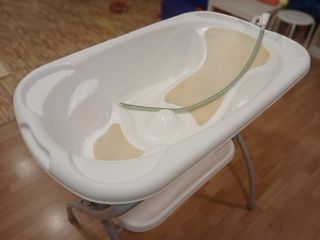 Bañera para bebé con patas