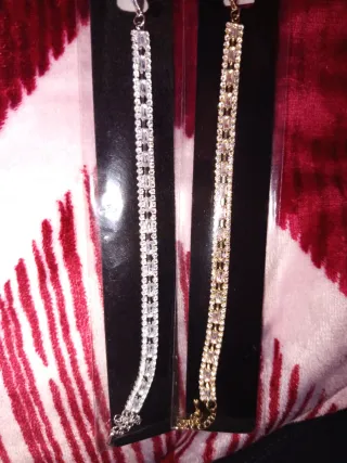 Pulseras de bisutería con pedrería