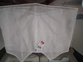 se vende  ropa de mango y zara 80€ suelto pregunt