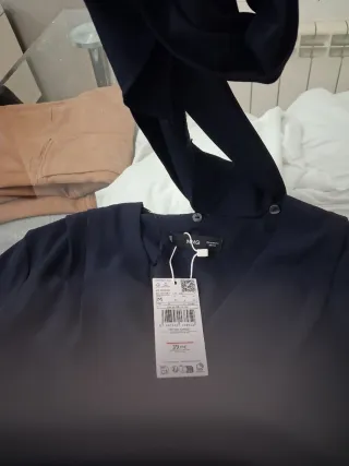 se vende  ropa de mango y zara 80€ suelto pregunt