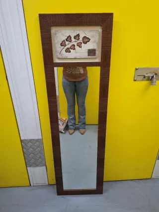 MESA EXTENSIBLE, ESTANTERÍA, ESPEJOS