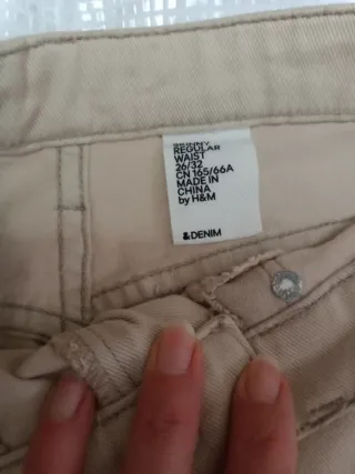 Jeans beige con decorazioni laterali