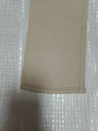 Jeans beige con decorazioni laterali