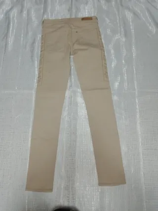 Jeans beige con decorazioni laterali
