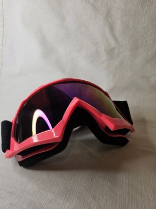 Gafas de esquí rosas con lente espejada