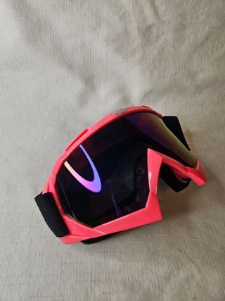 Gafas de esquí rosas con lente espejada
