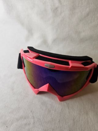 Gafas de esquí rosas con lente espejada