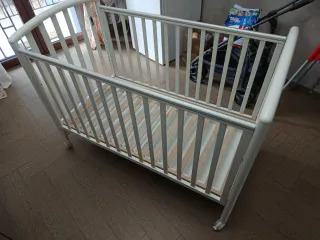 Lettino culla bianco