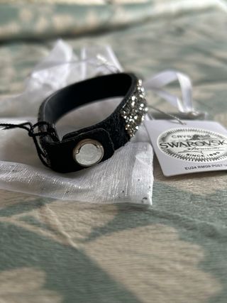 Pulseira Swarovski Couro Preto e Cristais
