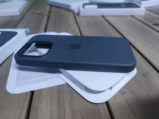 Funda de silicona con MagSafe para el iPhone 16 Pro - Gris piedra