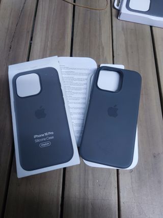 Funda de silicona con MagSafe para el iPhone 16 Pro - Gris piedra
