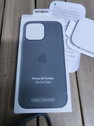 Funda de silicona con MagSafe para el iPhone 16 Pro Max - Gris piedra