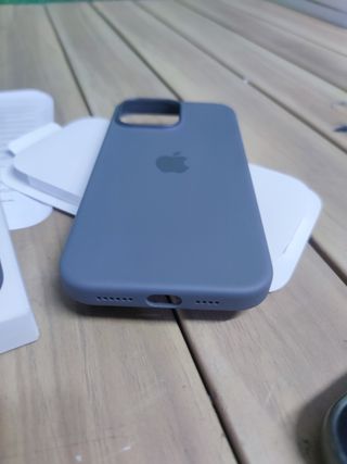 Funda de silicona con MagSafe para el iPhone 16 Pro Max - Gris piedra
