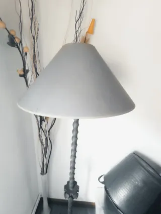 Lámpara de pie de hierro forjado