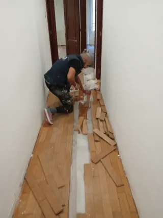Instalación tarimas, vinílicos y baños