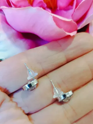 Orecchini punto luce con strass