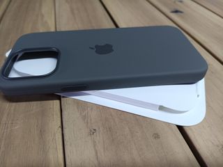 Funda de silicona con MagSafe para el iPhone 15 Pro Max - Gris