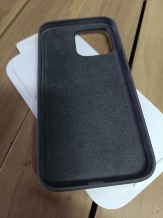 Funda de silicona con MagSafe para el iPhone 15 Pro Max - Gris