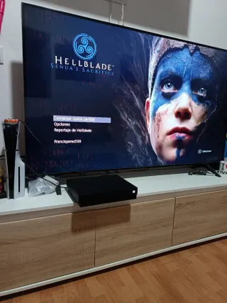 Xbox One X 1TB con mando y juegos