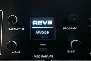 Prophet Rev2-8 voces + Flightcase