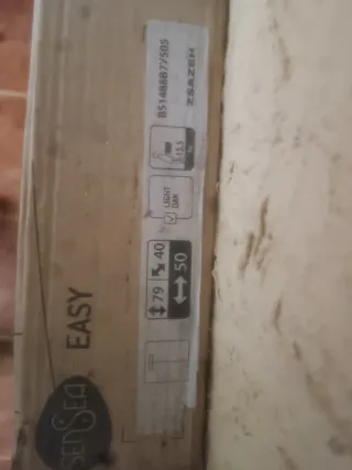 Mueble de baño de madera con puertas