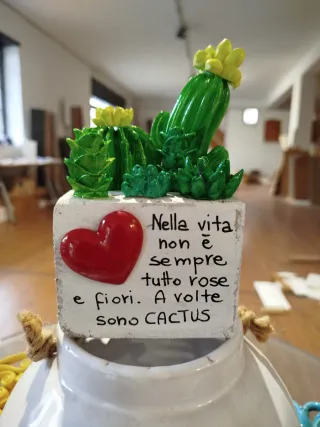 Decorazione in legno con cactus e cuore