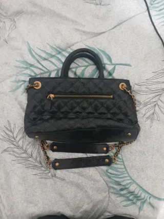 Bolso Guess Negro Acolchado Cadena Dorada