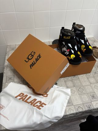 Botas UGG Palace Looney Tunes Negras