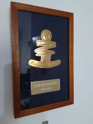 Escudo Unicaja Baloncesto Málaga Bañado en Oro