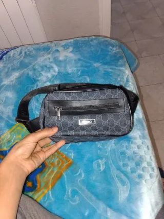 Riñonera Gucci Negra