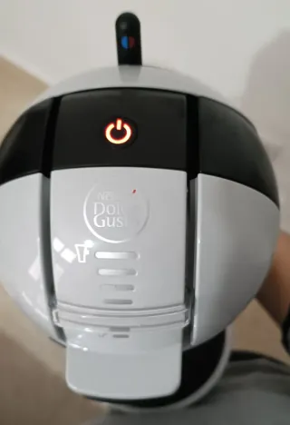 Cafetera Dolce Gusto Negra y Blanca