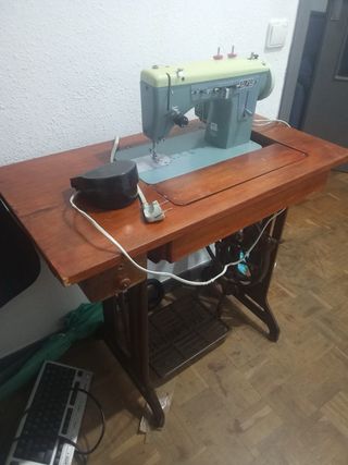 Máquina de coser Alfa vintage