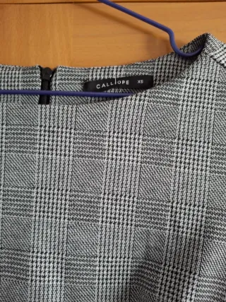 Vestido midi gris y blanco sin estrenar