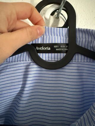 Camisa azul con cinturón