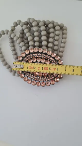 Pulsera elástica con detalle de pedrería