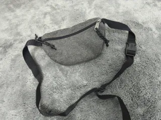 Riñonera Eastpak gris