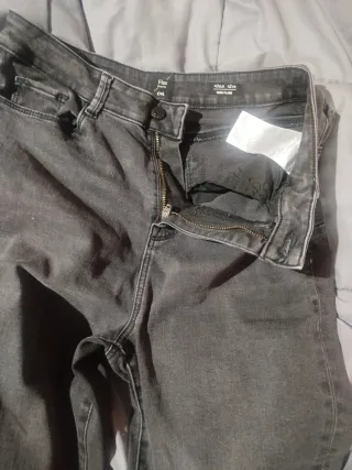 Pantalón mujer estampado .gris