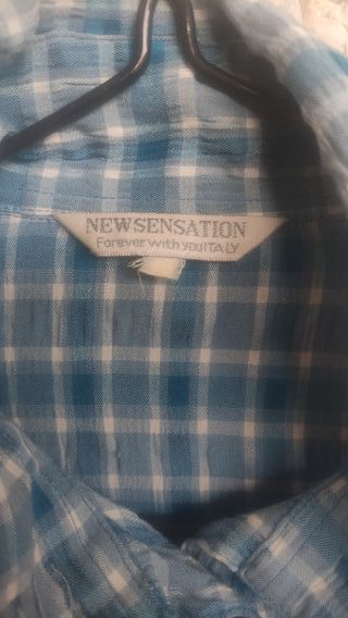 Camisa de cuadros azul y blanco