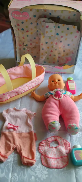 Muñeca Nenuco con accesorios