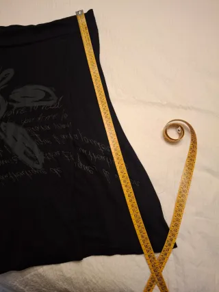 Falda Desigual negra con estampado floral