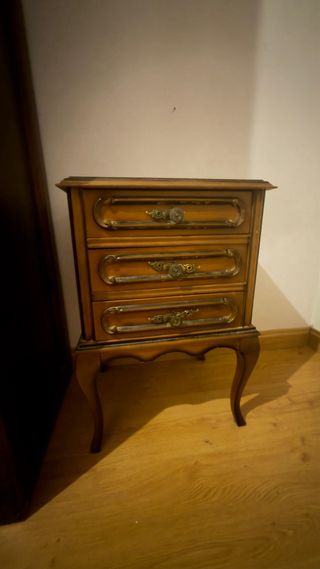 Cama 105 con somier, colchón y mesilla