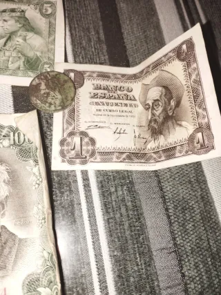 Billetes y monedas antiguas de España